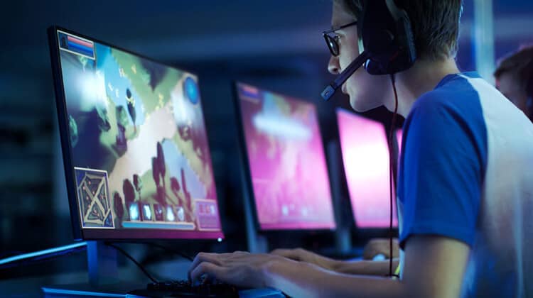 Pros and Cons of Engaging in Online Gaming